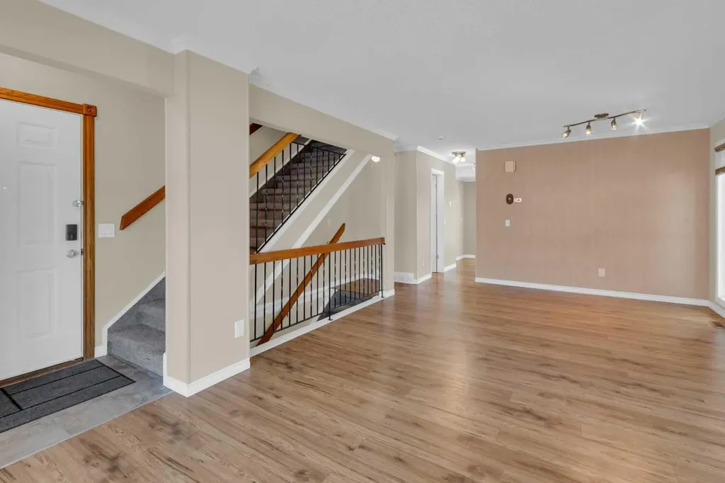 2537 9 Avenue SE Calgary AB T2A 0B4