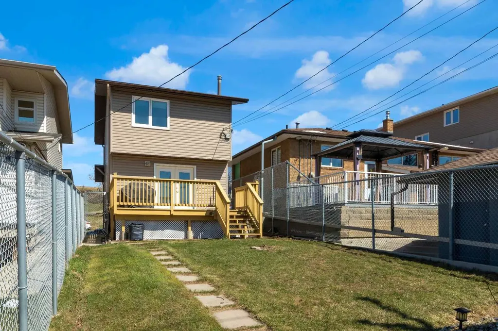 2537 9 Avenue SE Calgary AB T2A 0B4