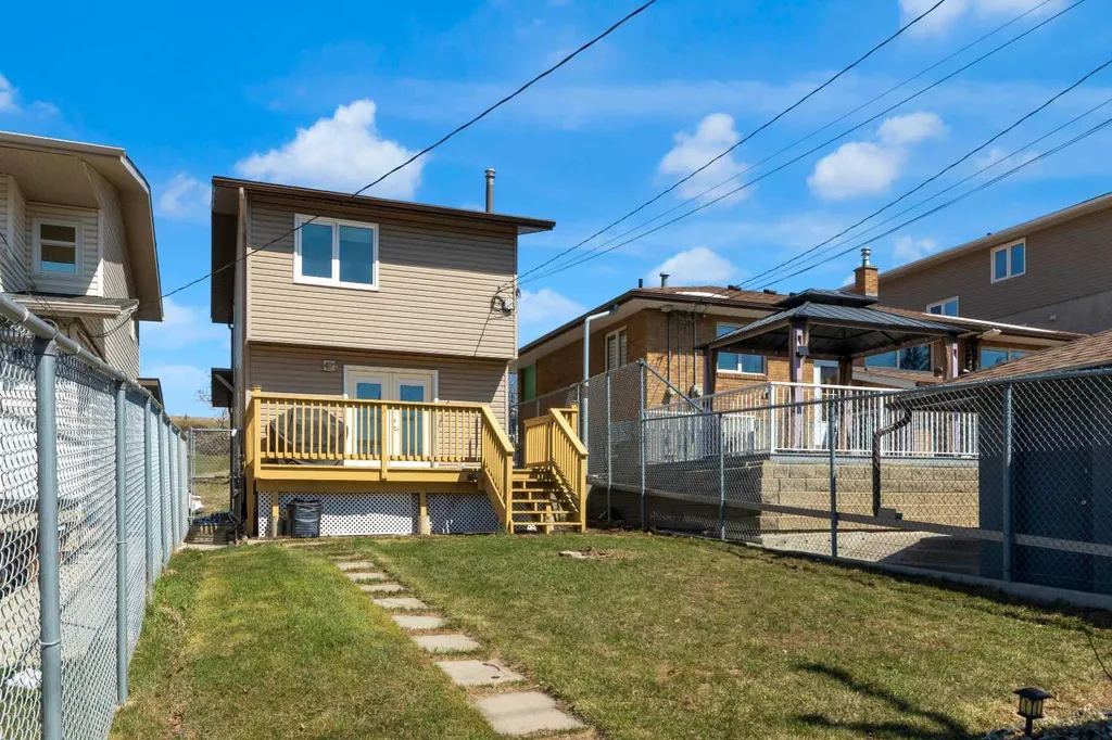 2537 9 Avenue SE Calgary AB T2A 0B4