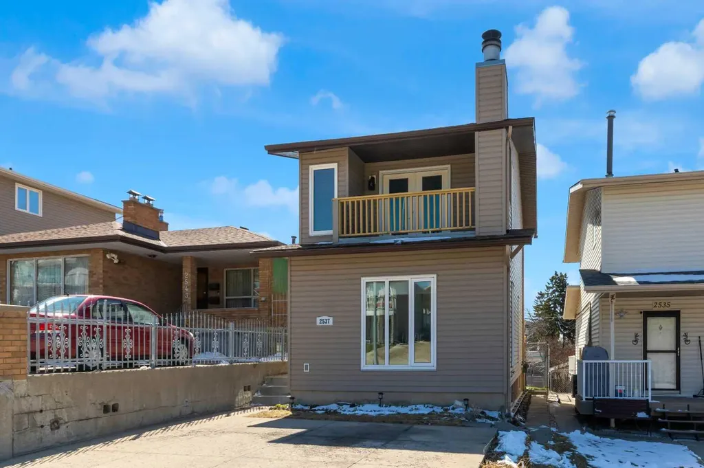 2537 9 Avenue SE Calgary AB T2A 0B4