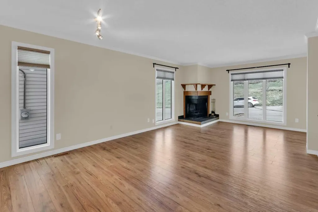 2537 9 Avenue SE Calgary AB T2A 0B4