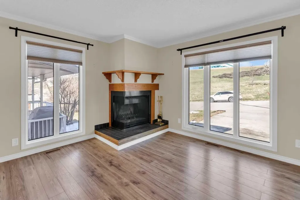 2537 9 Avenue SE Calgary AB T2A 0B4