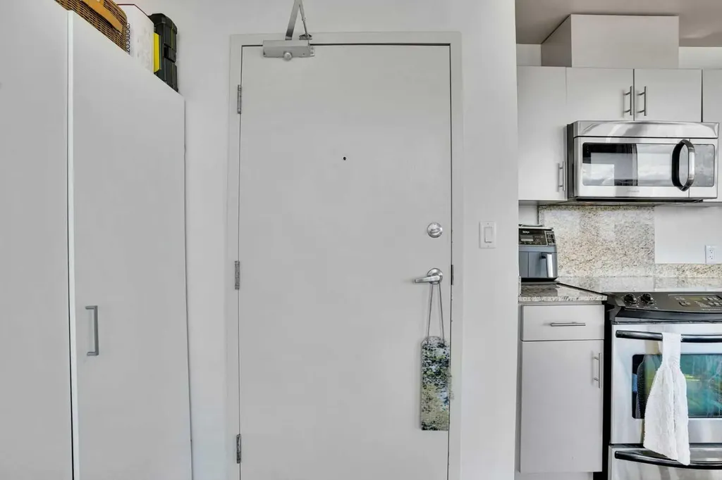 135 13 Avenue SW Calgary AB T2R0V8