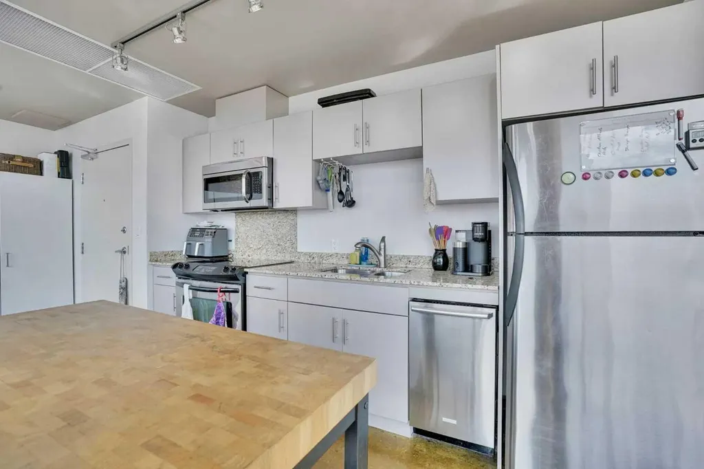 135 13 Avenue SW Calgary AB T2R0V8