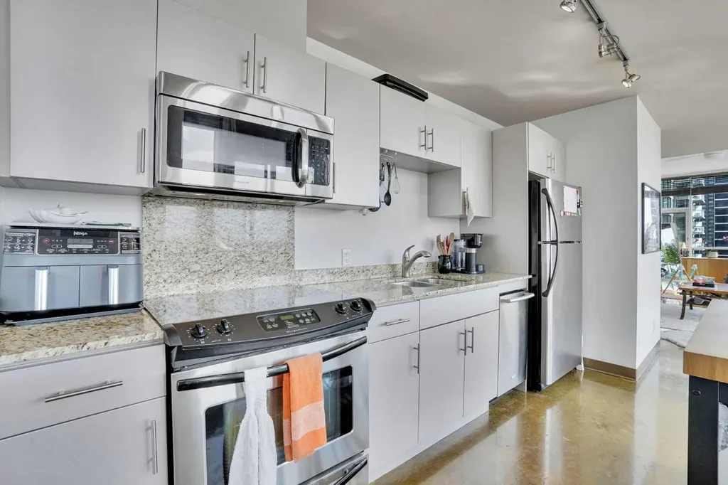 135 13 Avenue SW Calgary AB T2R0V8