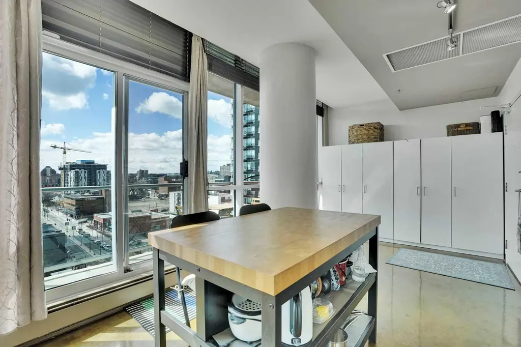 135 13 Avenue SW Calgary AB T2R0V8