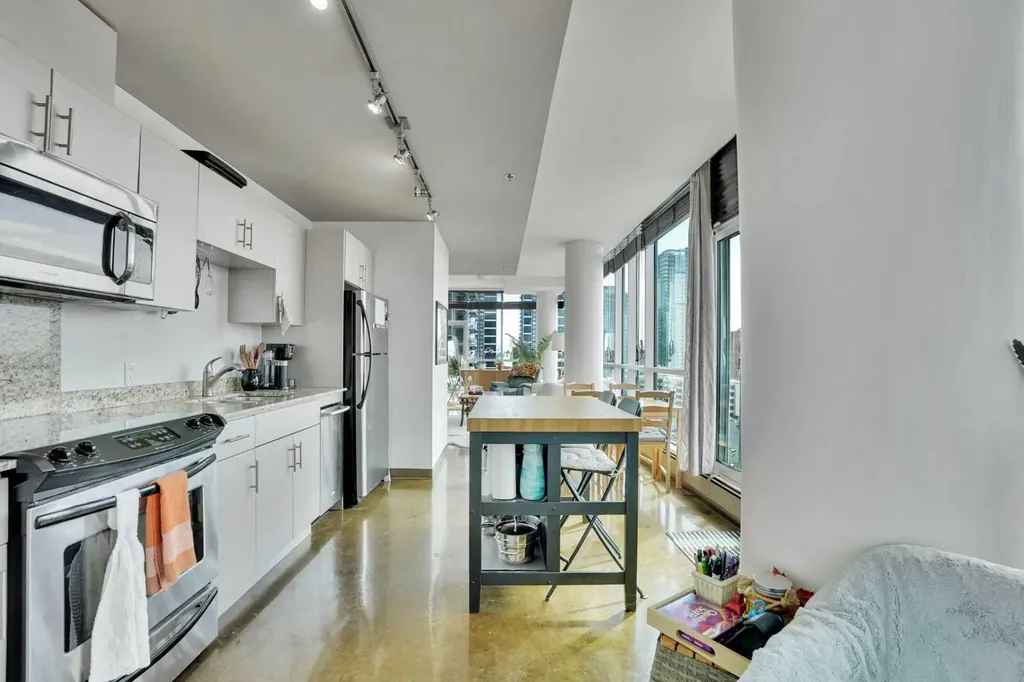 135 13 Avenue SW Calgary AB T2R0V8