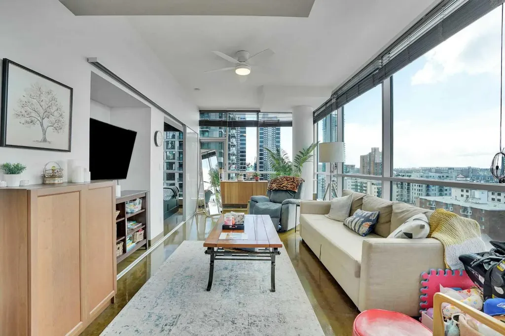 135 13 Avenue SW Calgary AB T2R0V8
