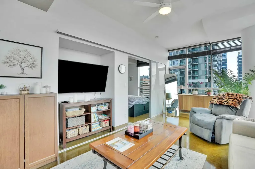 135 13 Avenue SW Calgary AB T2R0V8