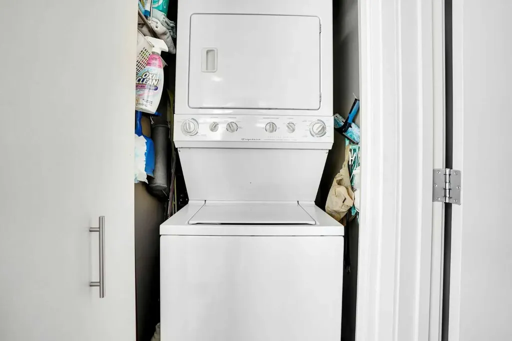 135 13 Avenue SW Calgary AB T2R0V8