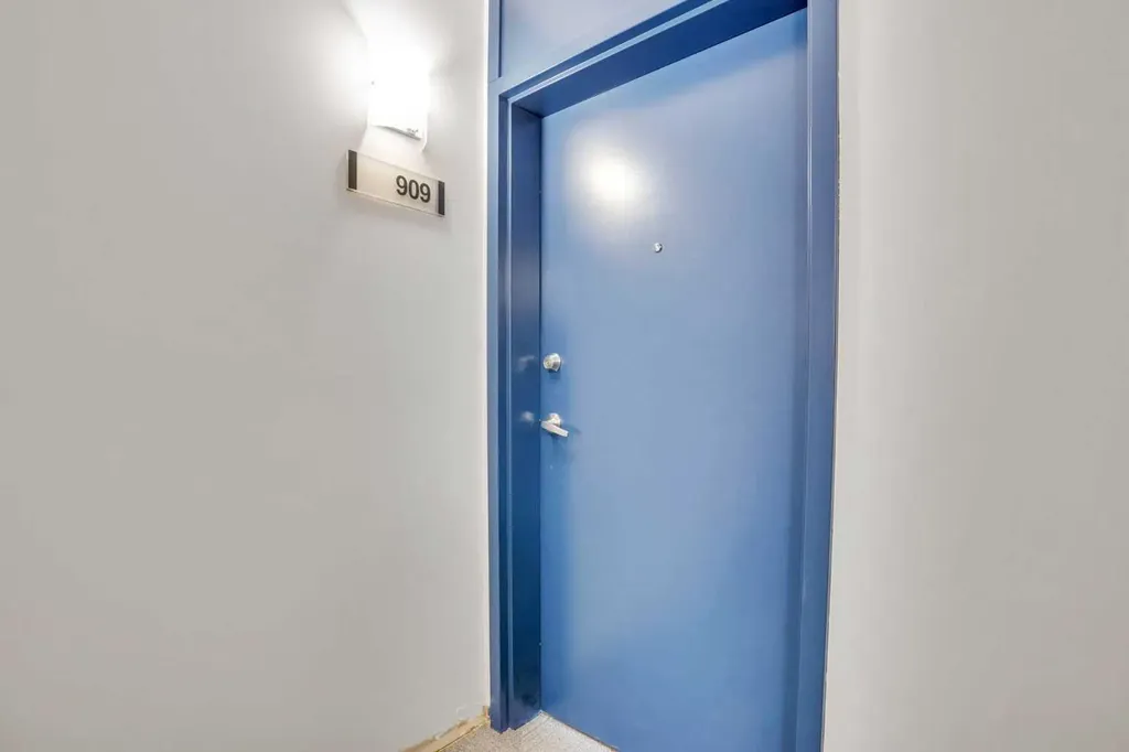 135 13 Avenue SW Calgary AB T2R0V8