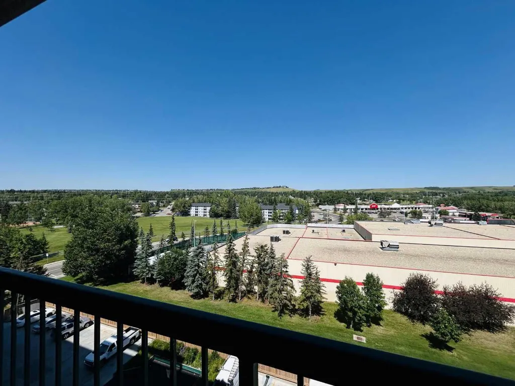 5204 Dalton Drive NW Calgary AB T3A 3H1