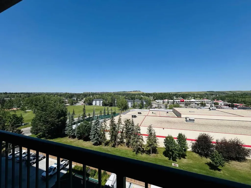 5204 Dalton Drive NW Calgary AB T3A 3H1