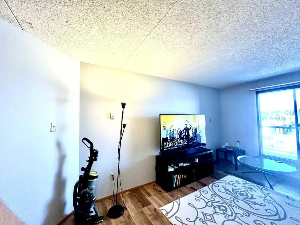 5204 Dalton Drive NW Calgary AB T3A 3H1