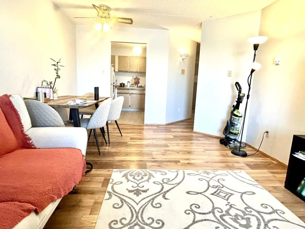 5204 Dalton Drive NW Calgary AB T3A 3H1