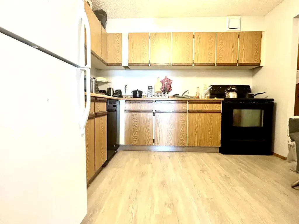 5204 Dalton Drive NW Calgary AB T3A 3H1