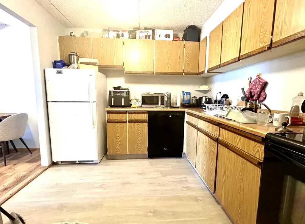 5204 Dalton Drive NW Calgary AB T3A 3H1