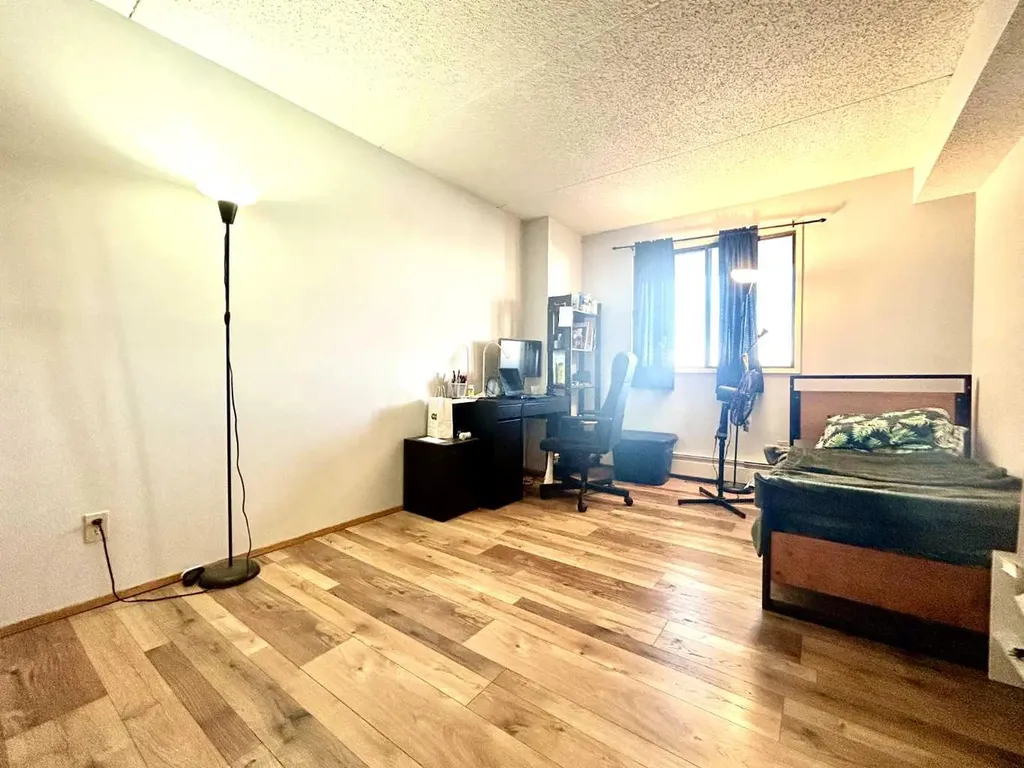 5204 Dalton Drive NW Calgary AB T3A 3H1