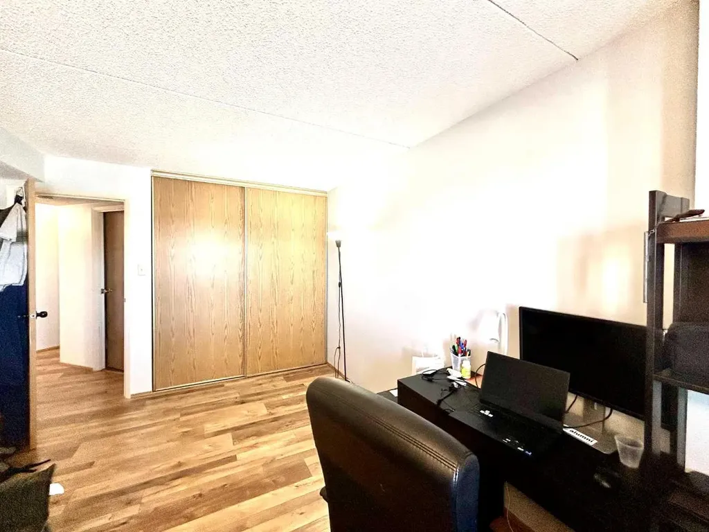 5204 Dalton Drive NW Calgary AB T3A 3H1
