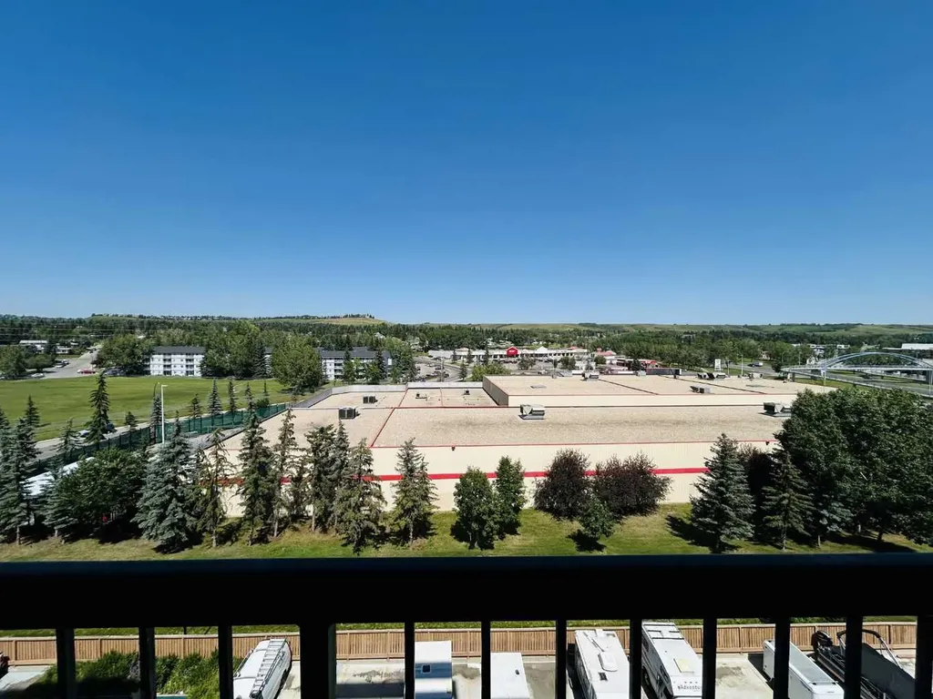 5204 Dalton Drive NW Calgary AB T3A 3H1
