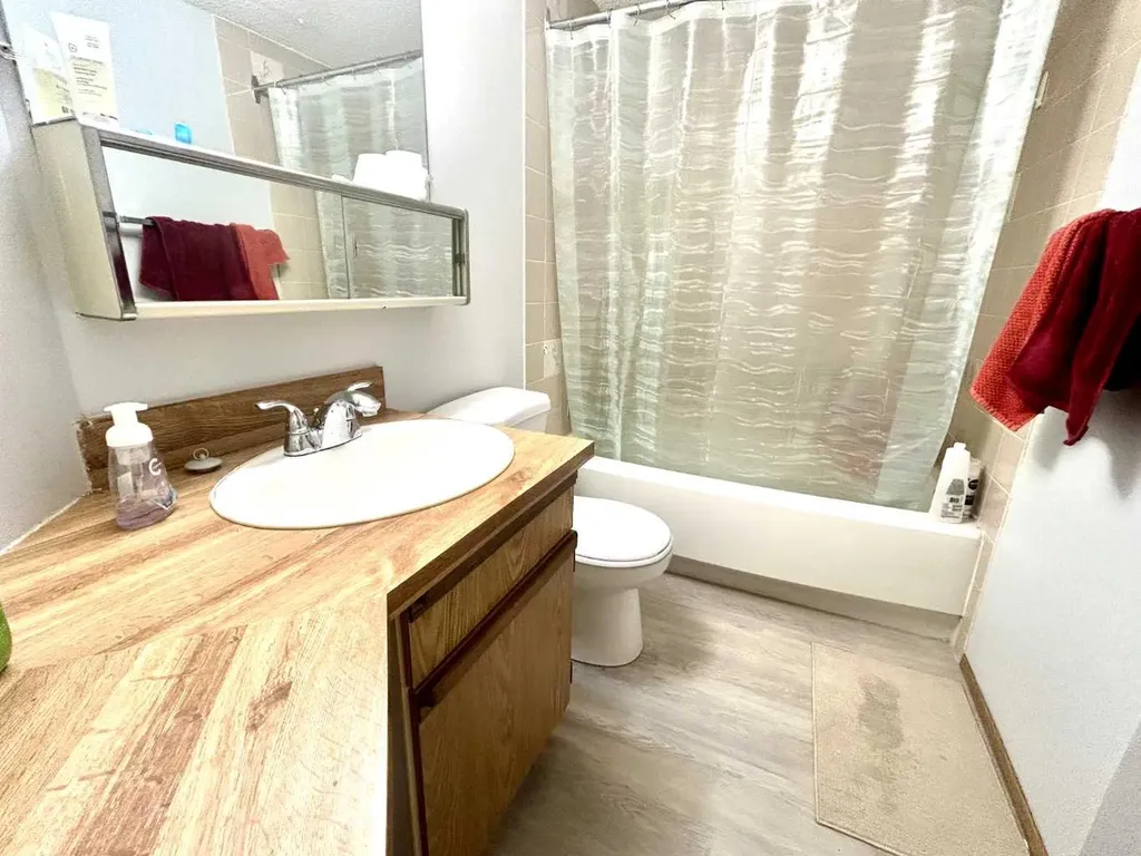 5204 Dalton Drive NW Calgary AB T3A 3H1