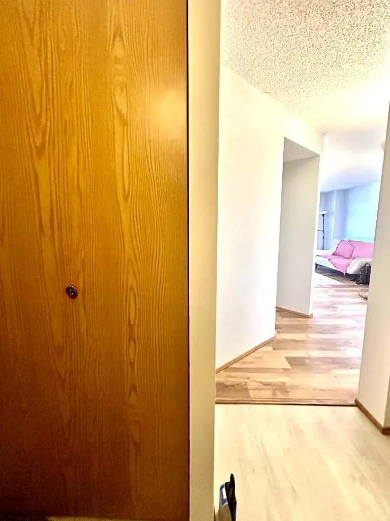 5204 Dalton Drive NW Calgary AB T3A 3H1