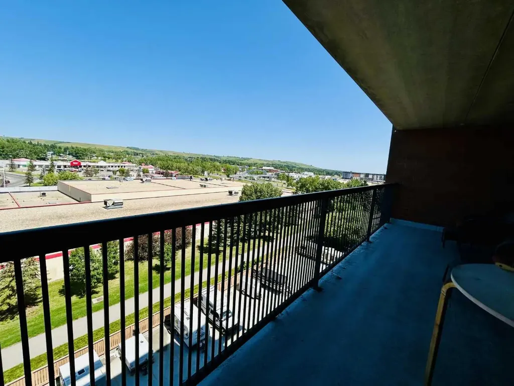 5204 Dalton Drive NW Calgary AB T3A 3H1