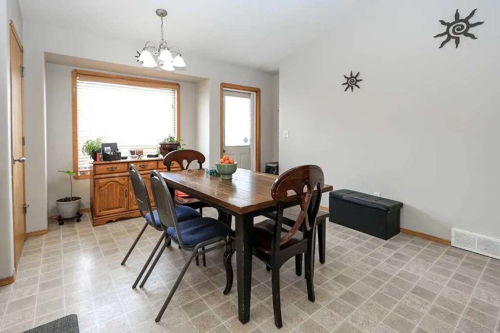 77 Duval Crescent Red Deer AB T4R 2Y7