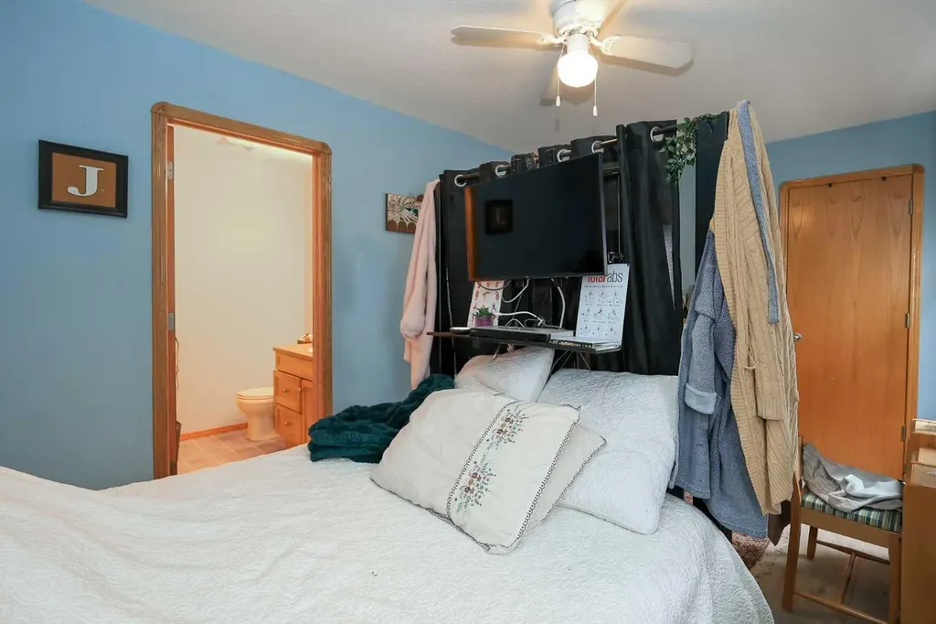 77 Duval Crescent Red Deer AB T4R 2Y7
