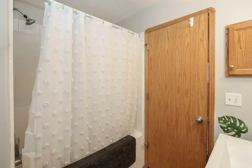 77 Duval Crescent Red Deer AB T4R 2Y7