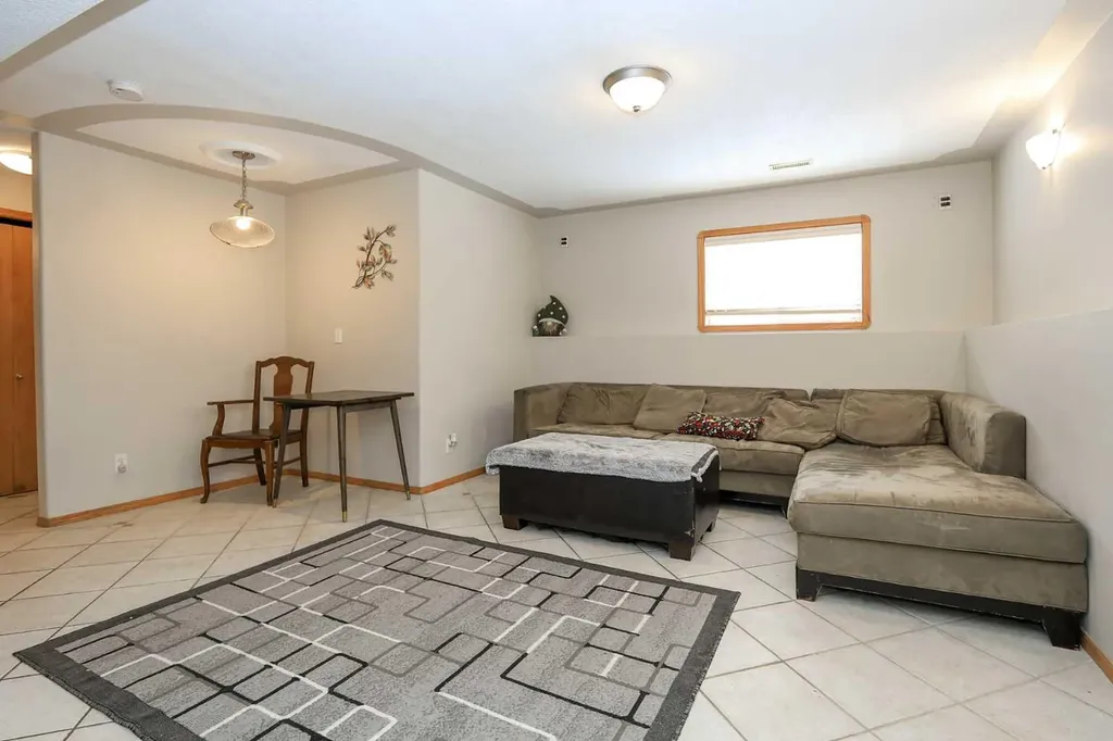 77 Duval Crescent Red Deer AB T4R 2Y7