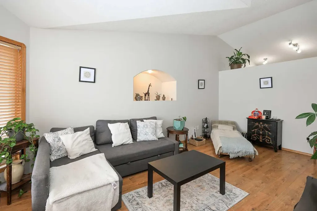 77 Duval Crescent Red Deer AB T4R 2Y7