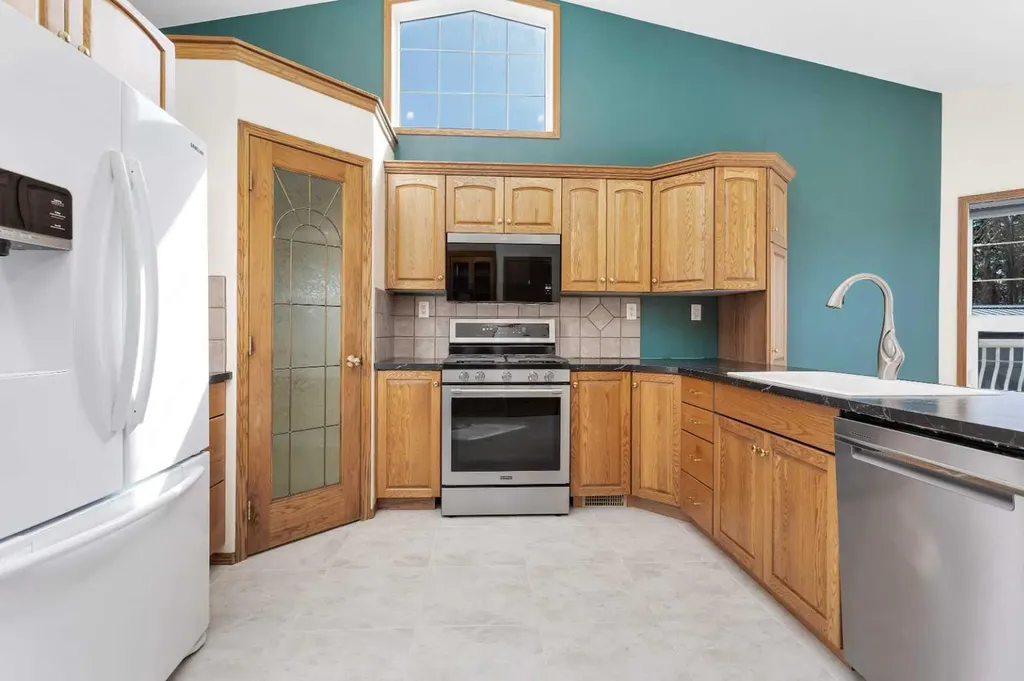 5823 60 Avenue Rocky Mountain House AB T4T 1K2