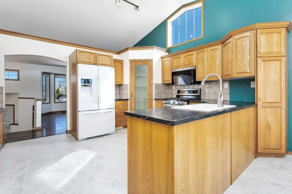 5823 60 Avenue Rocky Mountain House AB T4T 1K2