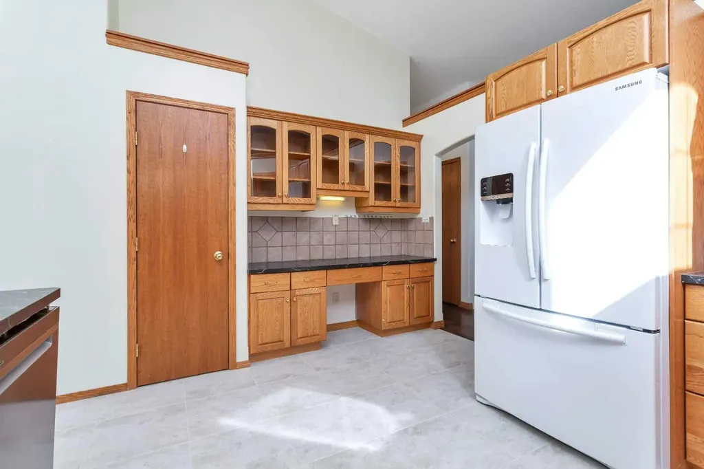 5823 60 Avenue Rocky Mountain House AB T4T 1K2