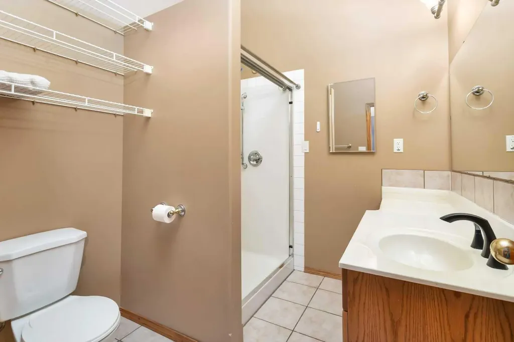 5823 60 Avenue Rocky Mountain House AB T4T 1K2