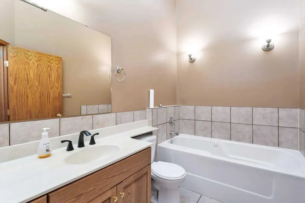 5823 60 Avenue Rocky Mountain House AB T4T 1K2