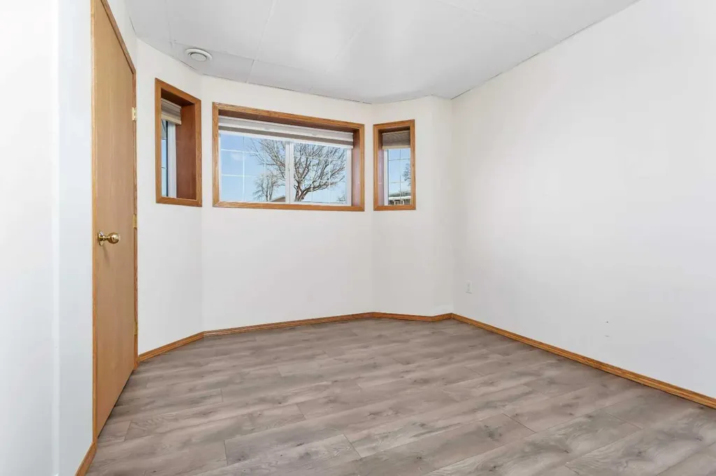 5823 60 Avenue Rocky Mountain House AB T4T 1K2