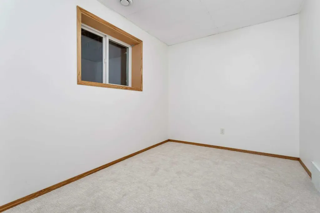 5823 60 Avenue Rocky Mountain House AB T4T 1K2