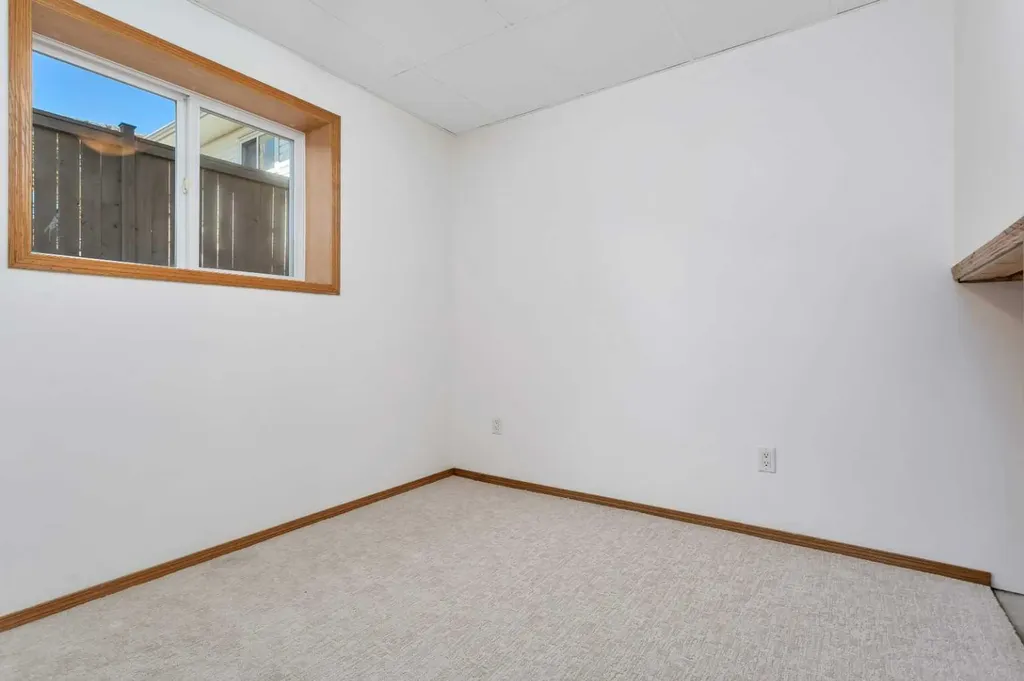 5823 60 Avenue Rocky Mountain House AB T4T 1K2