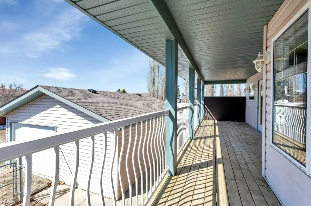 5823 60 Avenue Rocky Mountain House AB T4T 1K2