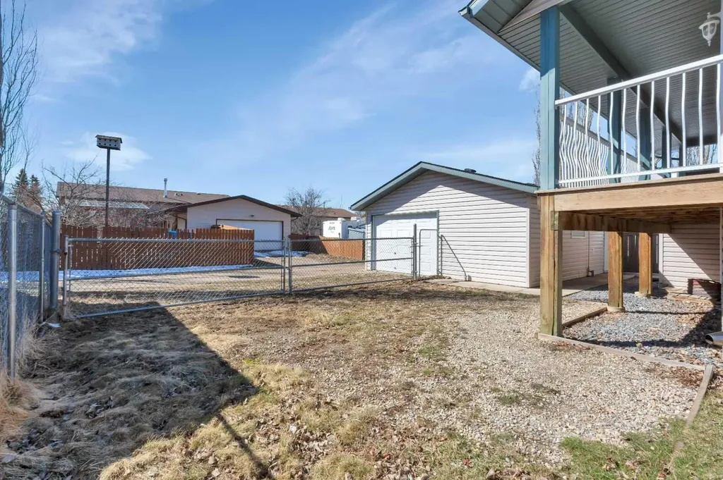5823 60 Avenue Rocky Mountain House AB T4T 1K2