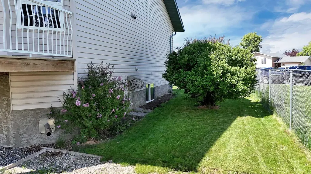 5823 60 Avenue Rocky Mountain House AB T4T 1K2