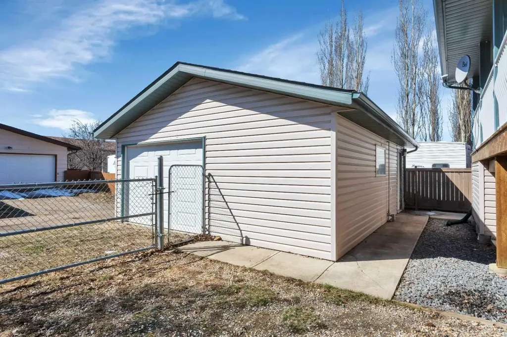 5823 60 Avenue Rocky Mountain House AB T4T 1K2