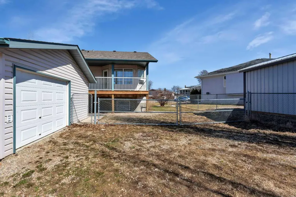 5823 60 Avenue Rocky Mountain House AB T4T 1K2