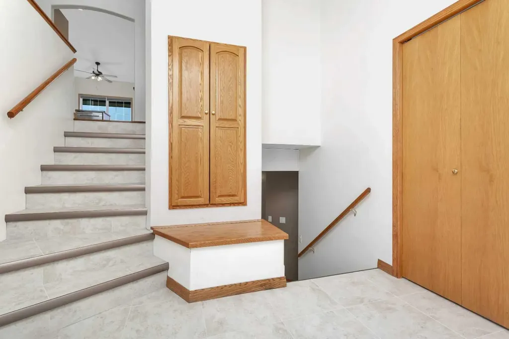5823 60 Avenue Rocky Mountain House AB T4T 1K2