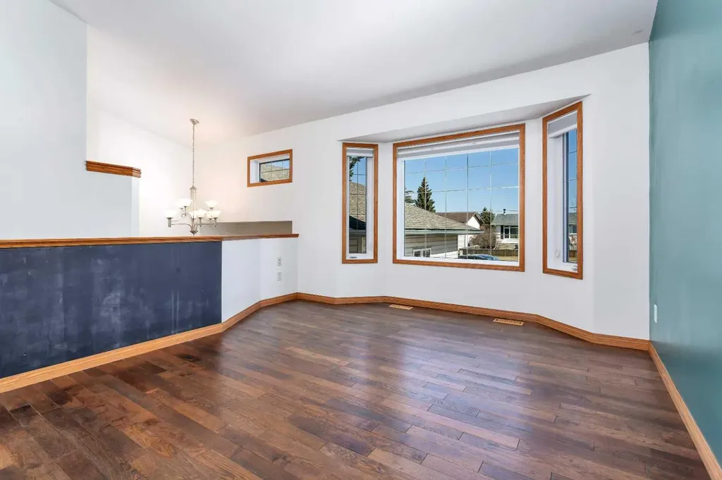 5823 60 Avenue Rocky Mountain House AB T4T 1K2