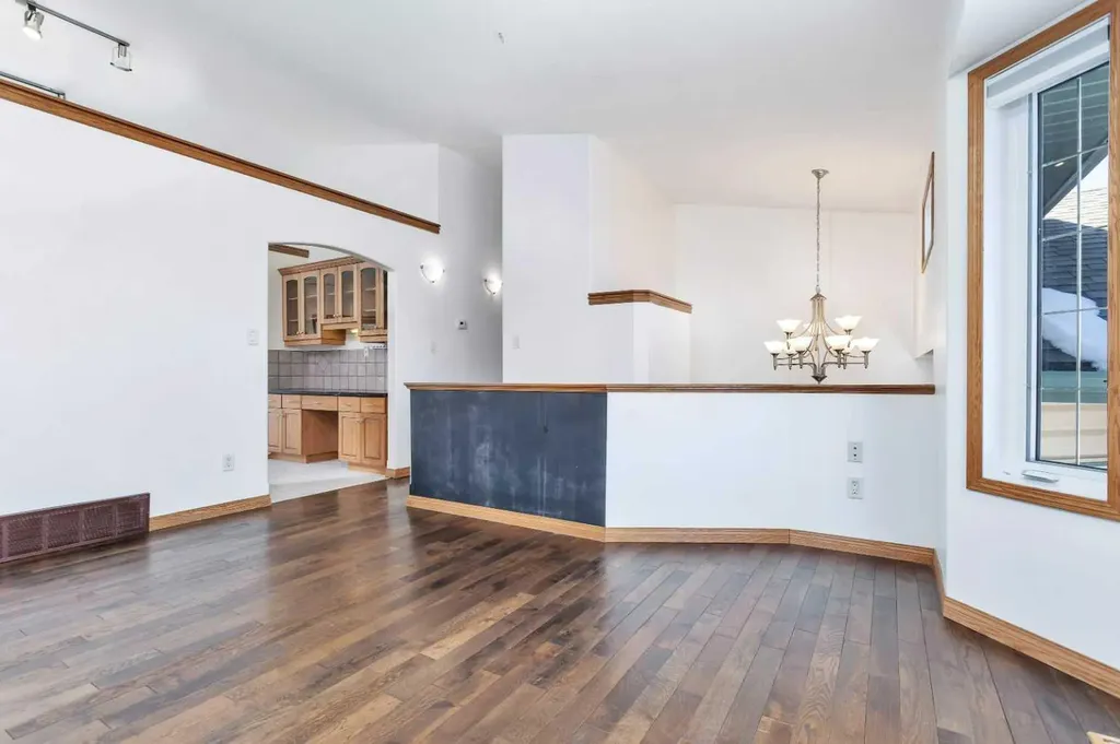 5823 60 Avenue Rocky Mountain House AB T4T 1K2