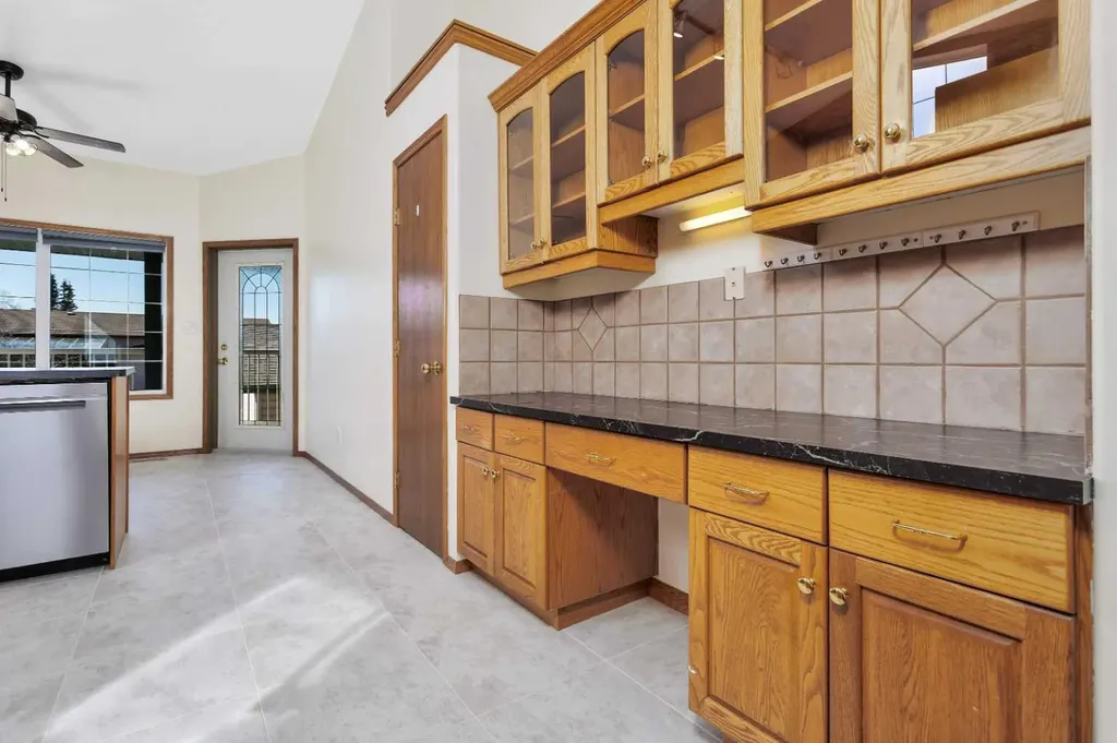 5823 60 Avenue Rocky Mountain House AB T4T 1K2