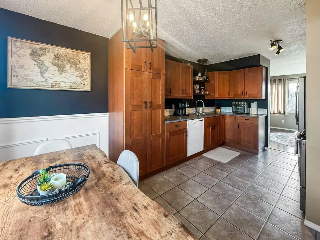 49 97th Avenue Grande Cache AB T0E0Y0